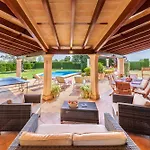 Tia Holiday home
