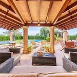 Tia Holiday home